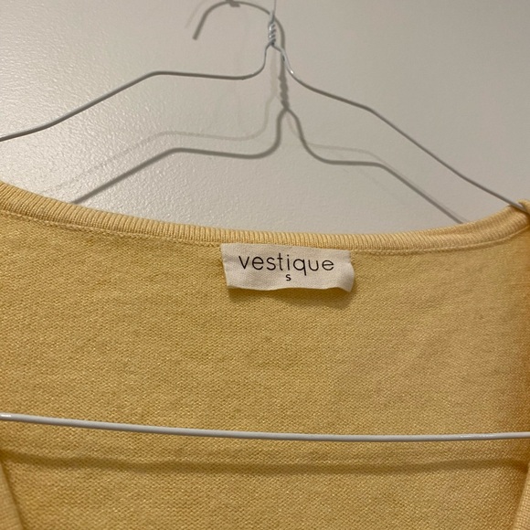 Super soft yellow Vestique summer top, ruffle sleeves - Picture 3 of 5